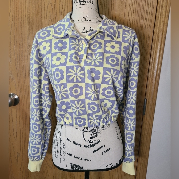 Forever 21 Tops - Forever 21 Groovy Retro Checkered Flower Print Button Up Collared Sweatshirt